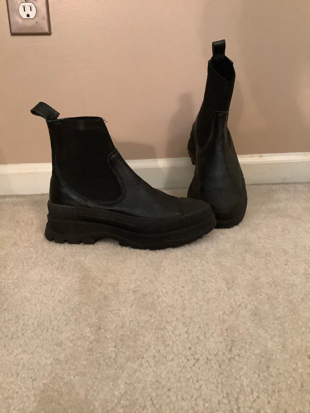Free People Intentionally Blank Black Leather Court Chelsea Lug Sole Boots 38/8.